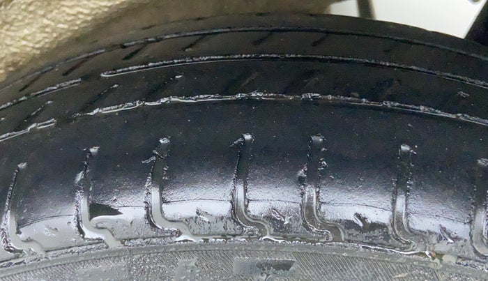 2017 Maruti Wagon R 1.0 VXI, Petrol, Manual, 52,113 km, Left Rear Tyre Tread