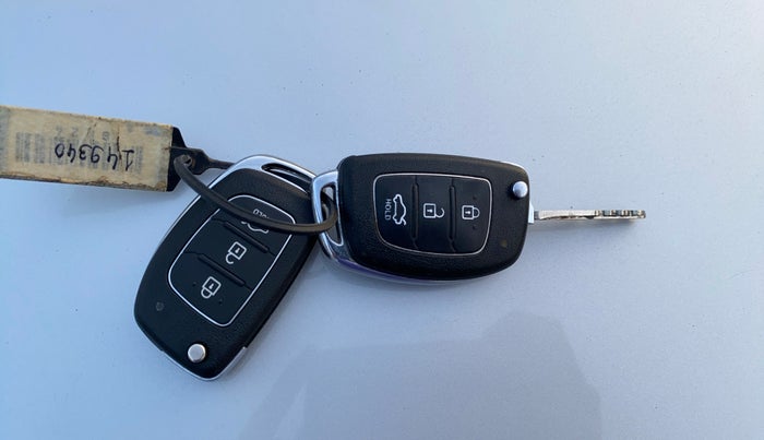 2015 Hyundai Xcent S 1.2, Petrol, Manual, 39,511 km, Key Close Up