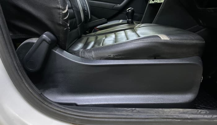 2018 Volkswagen Ameo TRENDLINE 1.0L, Petrol, Manual, 70,887 km, Driver Side Adjustment Panel