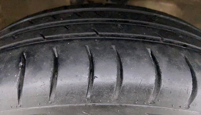 2014 Maruti Wagon R 1.0 LXI CNG, CNG, Manual, 75,910 km, Right Front Tyre Tread