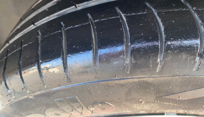 2018 Maruti Baleno DELTA PETROL 1.2, Petrol, Manual, 51,105 km, Right Front Tyre Tread