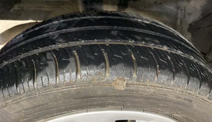 2016 Toyota Etios Liva GD, Diesel, Manual, 1,08,063 km, Right Rear Tyre Tread