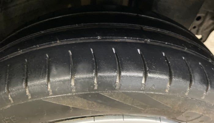 2016 Toyota Etios Liva GD, Diesel, Manual, 1,08,063 km, Left Rear Tyre Tread