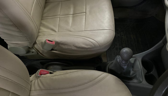 2016 Toyota Etios Liva GD, Diesel, Manual, 1,08,063 km, Gear Lever