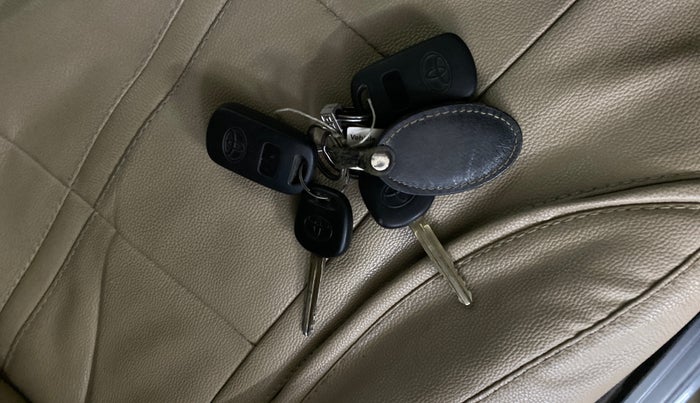 2016 Toyota Etios Liva GD, Diesel, Manual, 1,08,063 km, Key Close Up