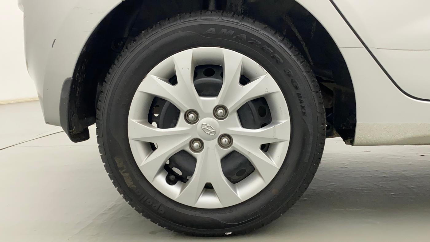 2016 Hyundai Grand i10 MAGNA 1.2 KAPPA VTVT, Petrol, Manual, 15,221 km, Right Rear Wheel