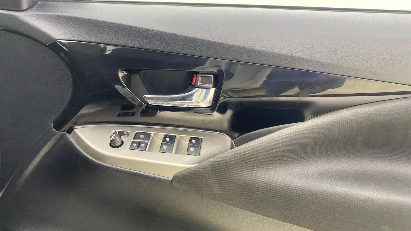2022 Toyota Innova Crysta 2.7 VX 7 STR, Petrol, Manual, 19,338 km, Driver Side Door Panels Control