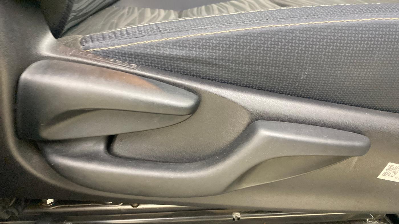 2022 Toyota Innova Crysta 2.7 VX 7 STR, Petrol, Manual, 19,338 km, Driver Side Adjustment Panel