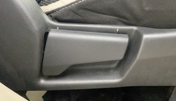 2019 Renault TRIBER RXZ, Petrol, Manual, 30,532 km, Driver Side Adjustment Panel