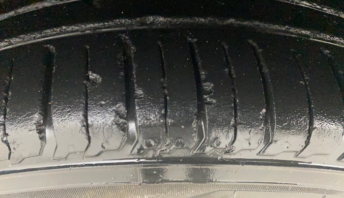 2019 Renault TRIBER RXZ, Petrol, Manual, 30,532 km, Left Front Tyre Tread