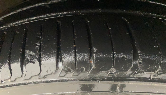 2019 Renault TRIBER RXZ, Petrol, Manual, 30,532 km, Right Front Tyre Tread
