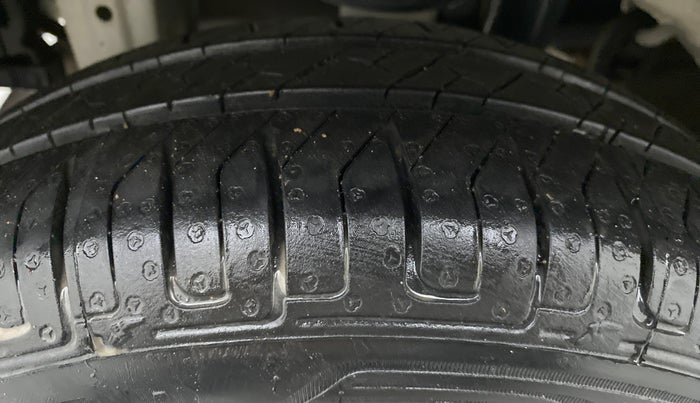 2014 Maruti Alto K10 VXI P, Petrol, Manual, 49,676 km, Right Rear Tyre Tread