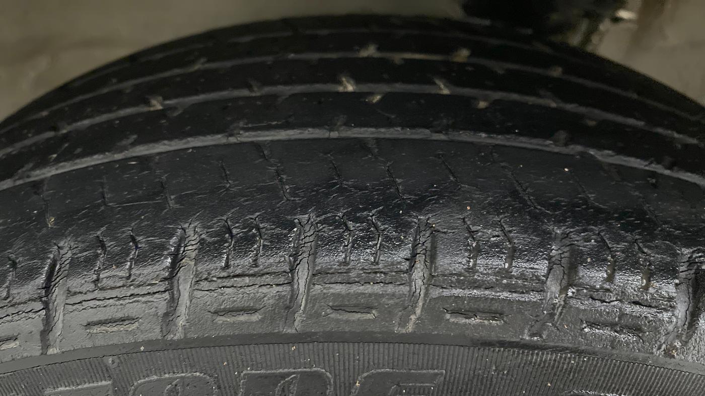 2014 Maruti Alto K10 VXI P, Petrol, Manual, 49,676 km, Left Front Tyre Tread