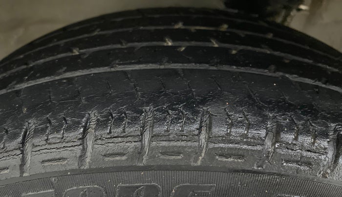 2014 Maruti Alto K10 VXI P, Petrol, Manual, 49,676 km, Left Front Tyre Tread