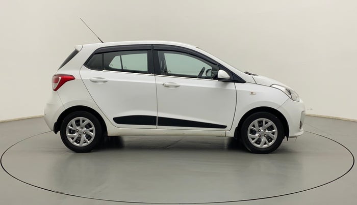 2017 Hyundai Grand i10 SPORTZ 1.2 KAPPA VTVT, Petrol, Manual, 56,155 km, Right Side View