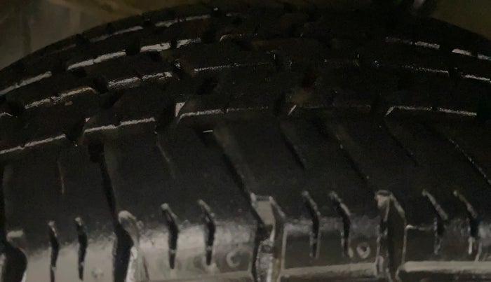 2014 Hyundai Xcent S AT 1.2 (O), Petrol, Automatic, 31,418 km, Left Front Tyre Tread