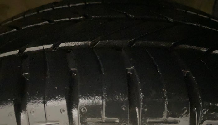 2014 Hyundai Xcent S AT 1.2 (O), Petrol, Automatic, 31,418 km, Right Front Tyre Tread