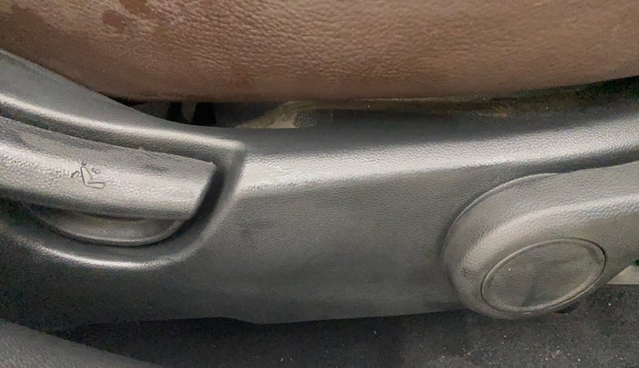 2014 Hyundai Xcent S AT 1.2 (O), Petrol, Automatic, 31,418 km, Driver Side Adjustment Panel