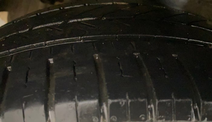 2014 Hyundai Xcent S AT 1.2 (O), Petrol, Automatic, 31,418 km, Right Rear Tyre Tread