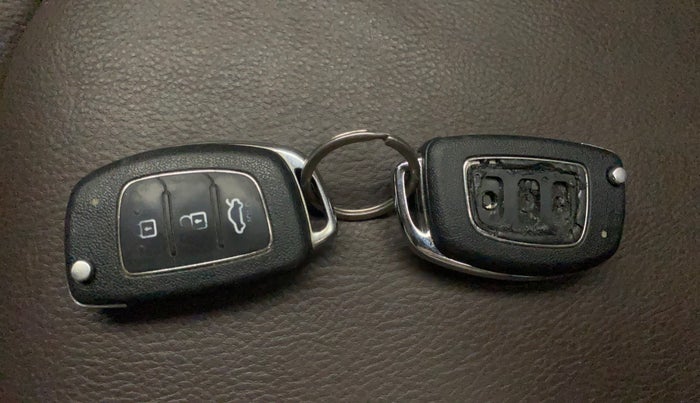 2014 Hyundai Xcent S AT 1.2 (O), Petrol, Automatic, 31,418 km, Key Close Up