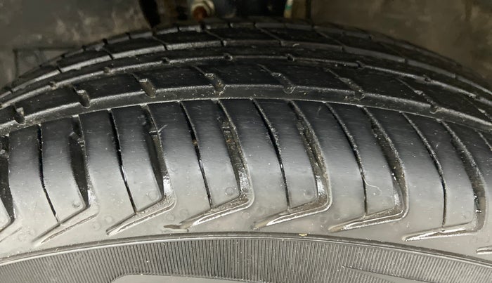 2021 Maruti New Wagon-R 1.0 Lxi (o) cng, CNG, Manual, 5,018 km, Left Front Tyre Tread