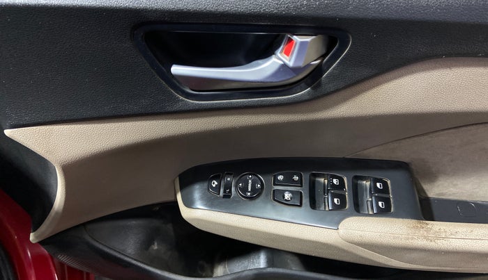 2018 Hyundai Verna 1.6 CRDI SX + AT, Diesel, Automatic, 95,998 km, Driver Side Door Panels Control