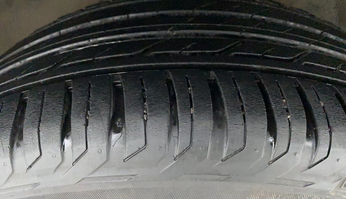 2017 Jeep Compass 2.0 LIMITED, Diesel, Manual, 70,961 km, Right Front Tyre Tread