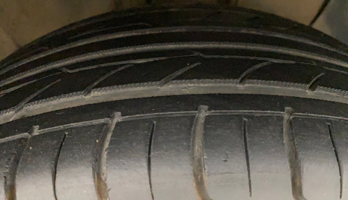 2015 Hyundai Elite i20 ASTA 1.2, Petrol, Manual, 82,136 km, Right Front Tyre Tread