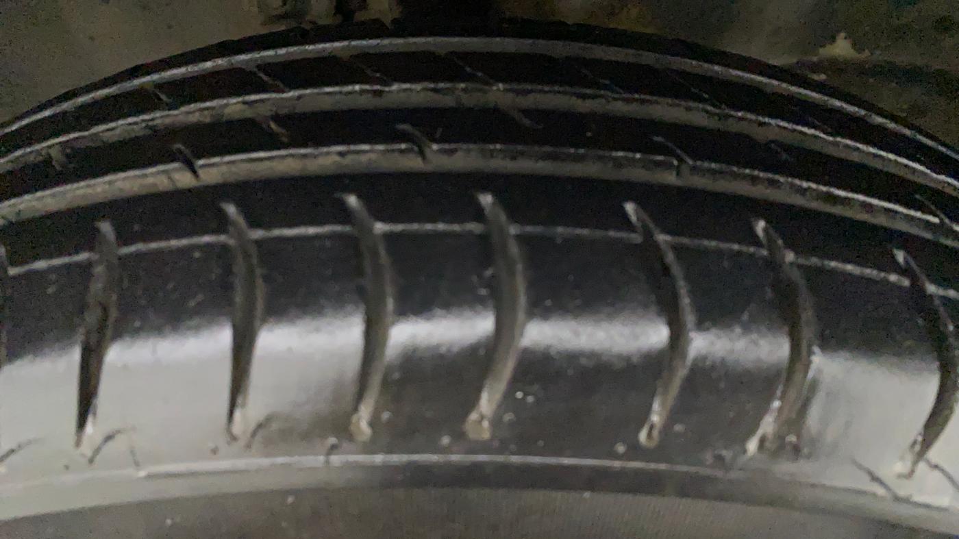 2013 Maruti Wagon R 1.0 LXI CNG, CNG, Manual, 1,14,540 km, Right Front Tyre Tread