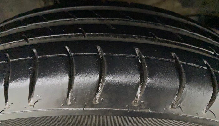 2013 Maruti Wagon R 1.0 LXI CNG, CNG, Manual, 1,14,540 km, Left Front Tyre Tread
