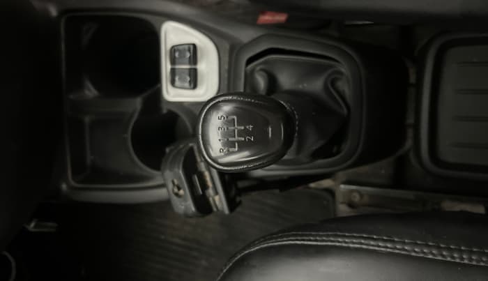 2017 Datsun Redi Go T (O), Petrol, Manual, 63,869 km, Gear Lever