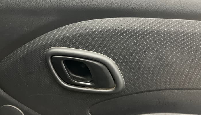 2017 Datsun Redi Go T (O), Petrol, Manual, 63,869 km, Driver Side Door Panels Control