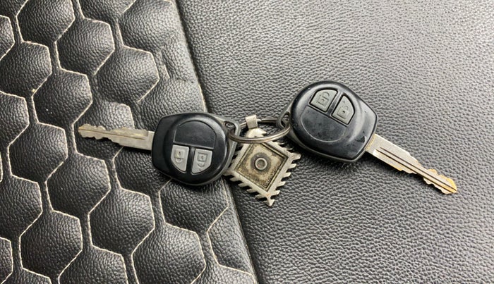 2015 Maruti Swift VXI, Petrol, Manual, 69,289 km, Key Close Up
