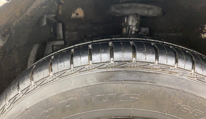 2015 Maruti Swift VXI, Petrol, Manual, 69,289 km, Left Front Tyre Tread