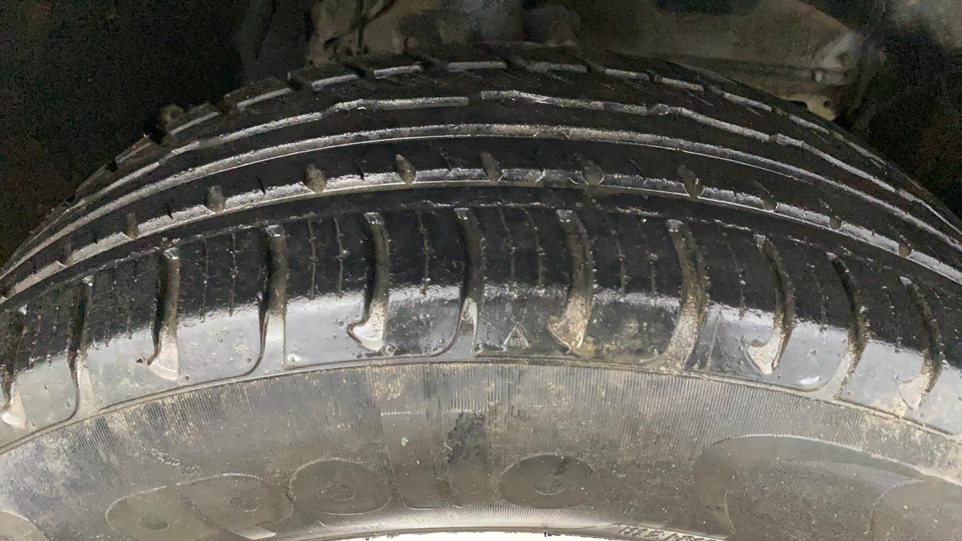 2017 Renault Duster RXL PETROL, Petrol, Manual, 47,338 km, Right Front Tyre Tread