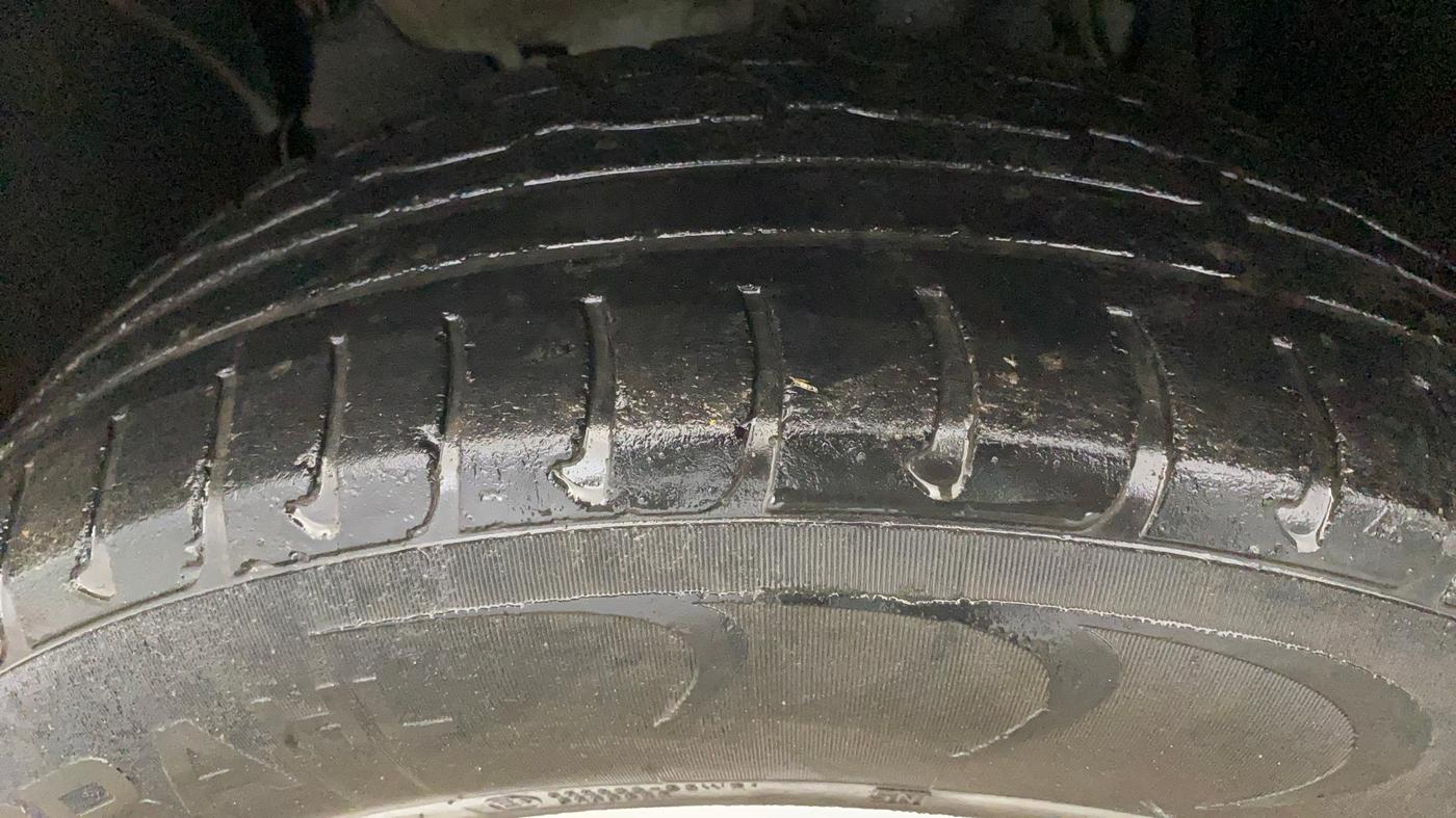 2017 Renault Duster RXL PETROL, Petrol, Manual, 47,338 km, Left Front Tyre Tread