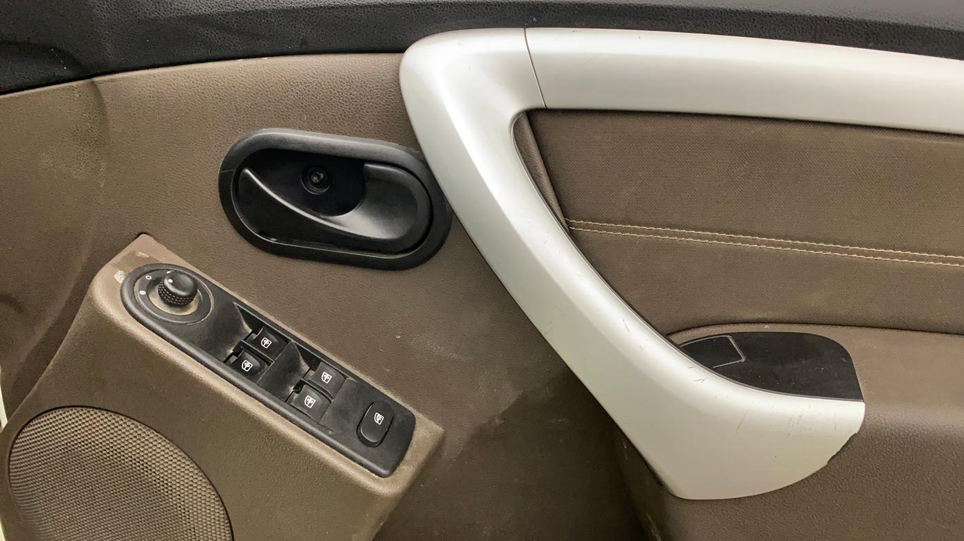 2017 Renault Duster RXL PETROL, Petrol, Manual, 47,338 km, Driver Side Door Panels Control
