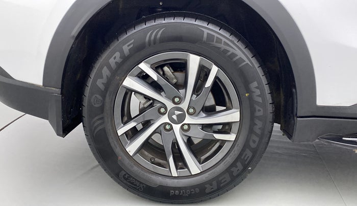 2022 Mahindra XUV700 AX 5 P AT 5 STR, Petrol, Automatic, 3,345 km, Right Rear Wheel