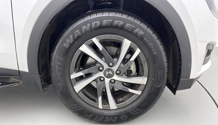 2022 Mahindra XUV700 AX 5 P AT 5 STR, Petrol, Automatic, 3,345 km, Right Front Wheel