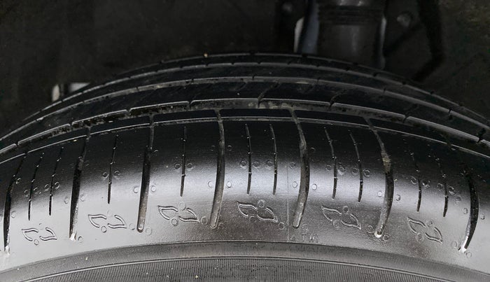 2022 Mahindra XUV700 AX 5 P AT 5 STR, Petrol, Automatic, 3,345 km, Left Rear Tyre Tread