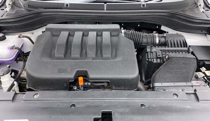 2022 Mahindra XUV700 AX 5 P AT 5 STR, Petrol, Automatic, 3,345 km, Open Bonet
