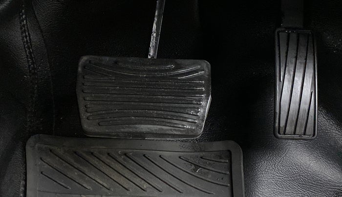 2022 Mahindra XUV700 AX 5 P AT 5 STR, Petrol, Automatic, 3,345 km, Pedals