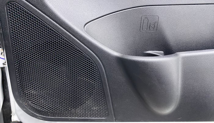 2022 Mahindra XUV700 AX 5 P AT 5 STR, Petrol, Automatic, 3,345 km, Speaker