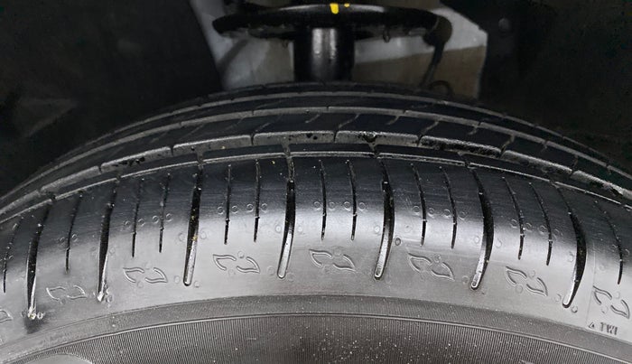 2022 Mahindra XUV700 AX 5 P AT 5 STR, Petrol, Automatic, 3,345 km, Left Front Tyre Tread