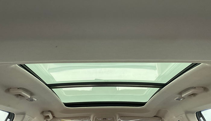 2022 Mahindra XUV700 AX 5 P AT 5 STR, Petrol, Automatic, 3,345 km, Moonroof/ Sunroof