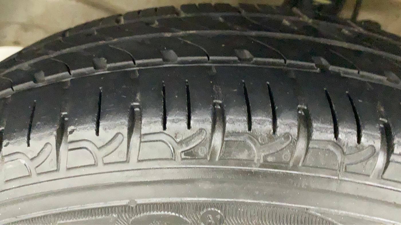 2013 Maruti Wagon R Stingray VXI, Petrol, Manual, 54,420 km, Left Front Tyre Tread