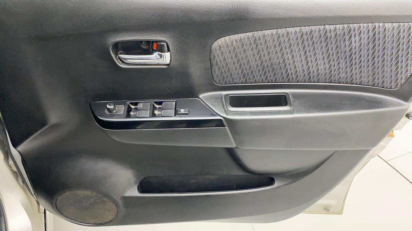 2013 Maruti Wagon R Stingray VXI, Petrol, Manual, 54,420 km, Driver Side Door Panels Control
