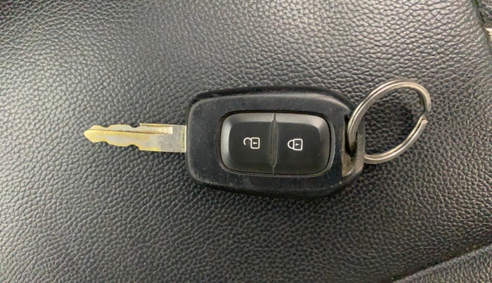 2017 Renault Kwid RXL 1.0, Petrol, Manual, 30,545 km, Key Close Up