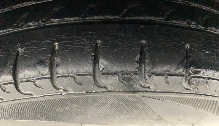 2017 Renault Kwid RXL 1.0, Petrol, Manual, 30,545 km, Right Front Tyre Tread