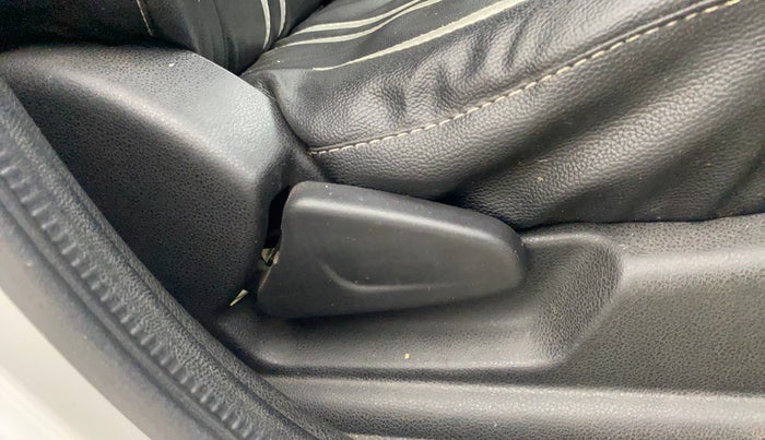 2017 Renault Kwid RXL 1.0, Petrol, Manual, 30,545 km, Driver Side Adjustment Panel